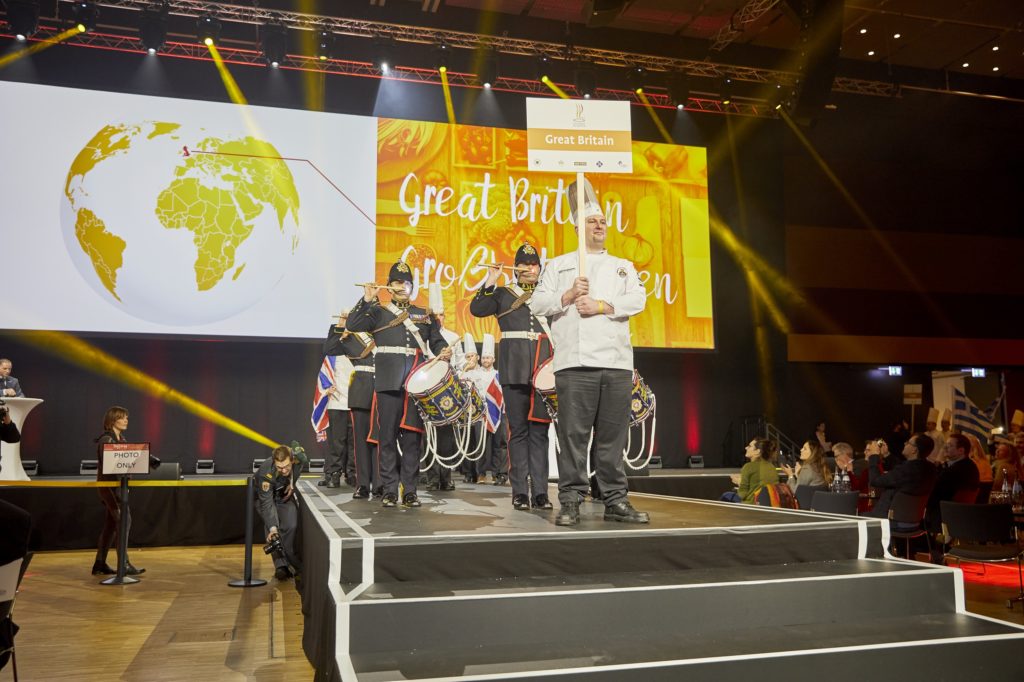 The United Kingdom celebrates their entry with drums.​​​​​​​
Foto: IKA/Culinary Olympics