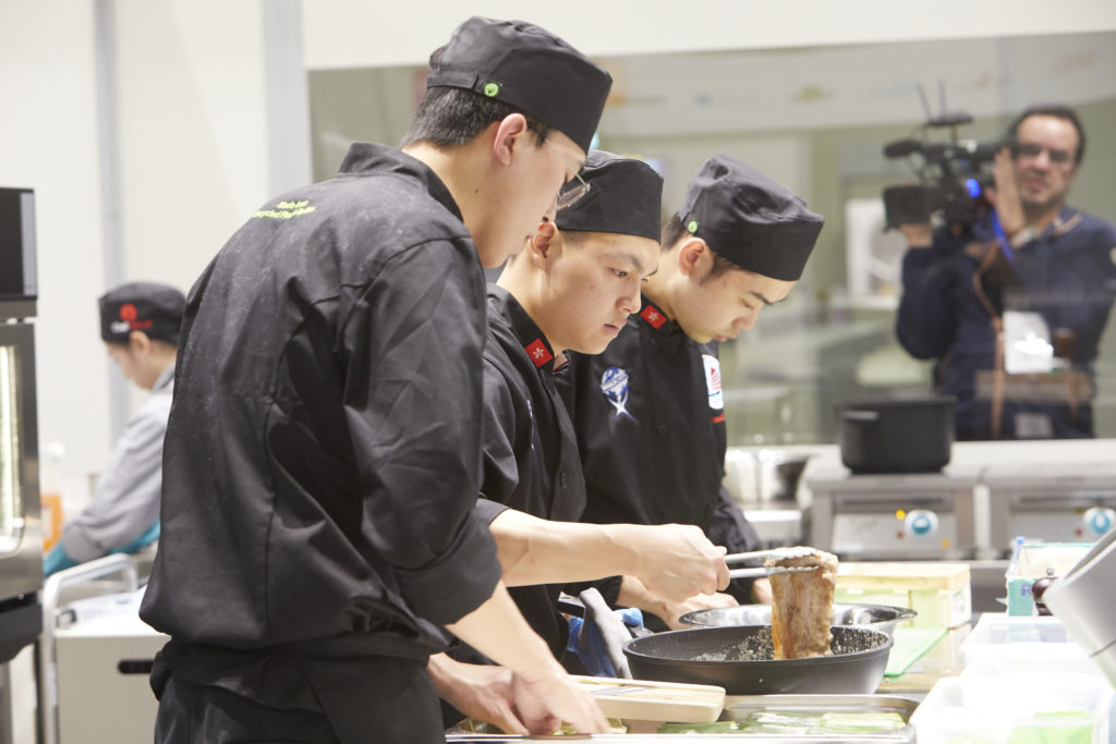 01 In Kueche Ika Tv ©ika Culinary Olympics