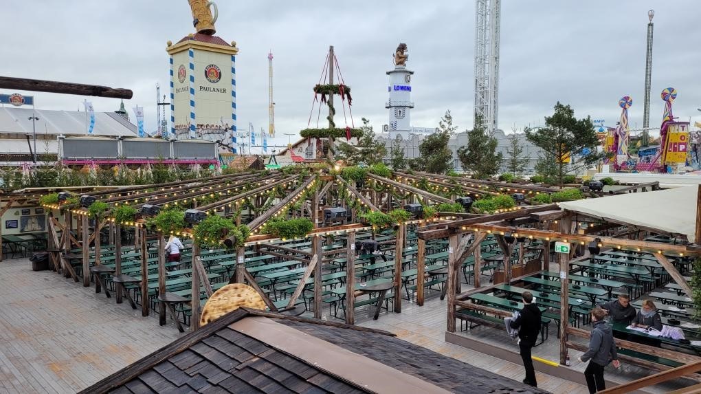 The Käfer tent at the Oktoberfest before the onslaught of the daily run 3,000 guests. Photo: netprint