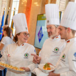 Die deutschen Köche-Nationalmannschaften servieren während des Pressesgesprächs Fingerfood. Foto: Messe Stuttgart