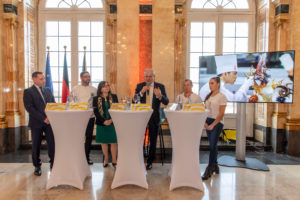 Beim Pressegespräch dabei: Christian Schmid (Moderator), Daniel Schade (VKD-Vizepräsident), Eva-Maria Rühle (stellvertretende Vorsitzende des Hotel- und Gaststättenverbands DEHOGA Baden-Württemberg e.V.), Ulrich Kromer von Baerle (Geschäftsführer Messe Stuttgart), Fabian Hambüchen (ehemaliger Kunstturner und Olympia-Sieger 2016 am Reck) sowie Tabea Alt (international ausgezeichnete Kunstturnerin) (v.l.n.r.). Foto: Messe Stuttgart