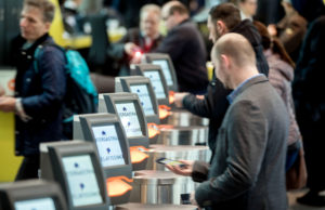 Ein logistisch anspruchsvoller Punkt sind die Einlasskontrollen, da es für die INTERGASTRA und GELATISSIMO und die IKA/Olympiade der Köche verschiedene Eintrittskarten gibt. Dass die Besucher auf die richtige Veranstaltung gelangen, stellt ein speziell programmiertes Einlasssystem sicher. Bildquelle: Messe Stuttgart