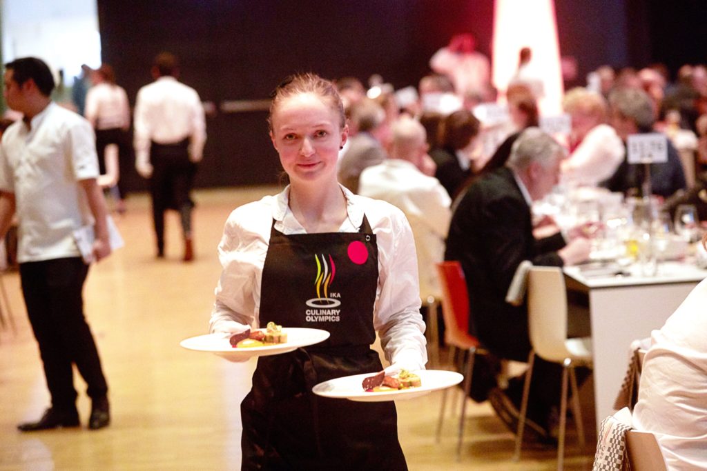 02 Service Restaurant Der Nationen ©ika Culinary Olympics.